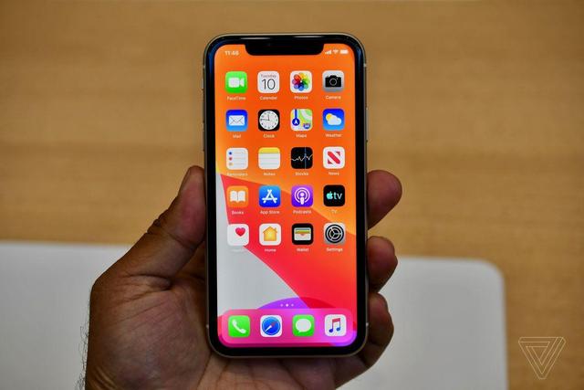iPhone11真机上手，5499买这么大的边框，真的香吗？